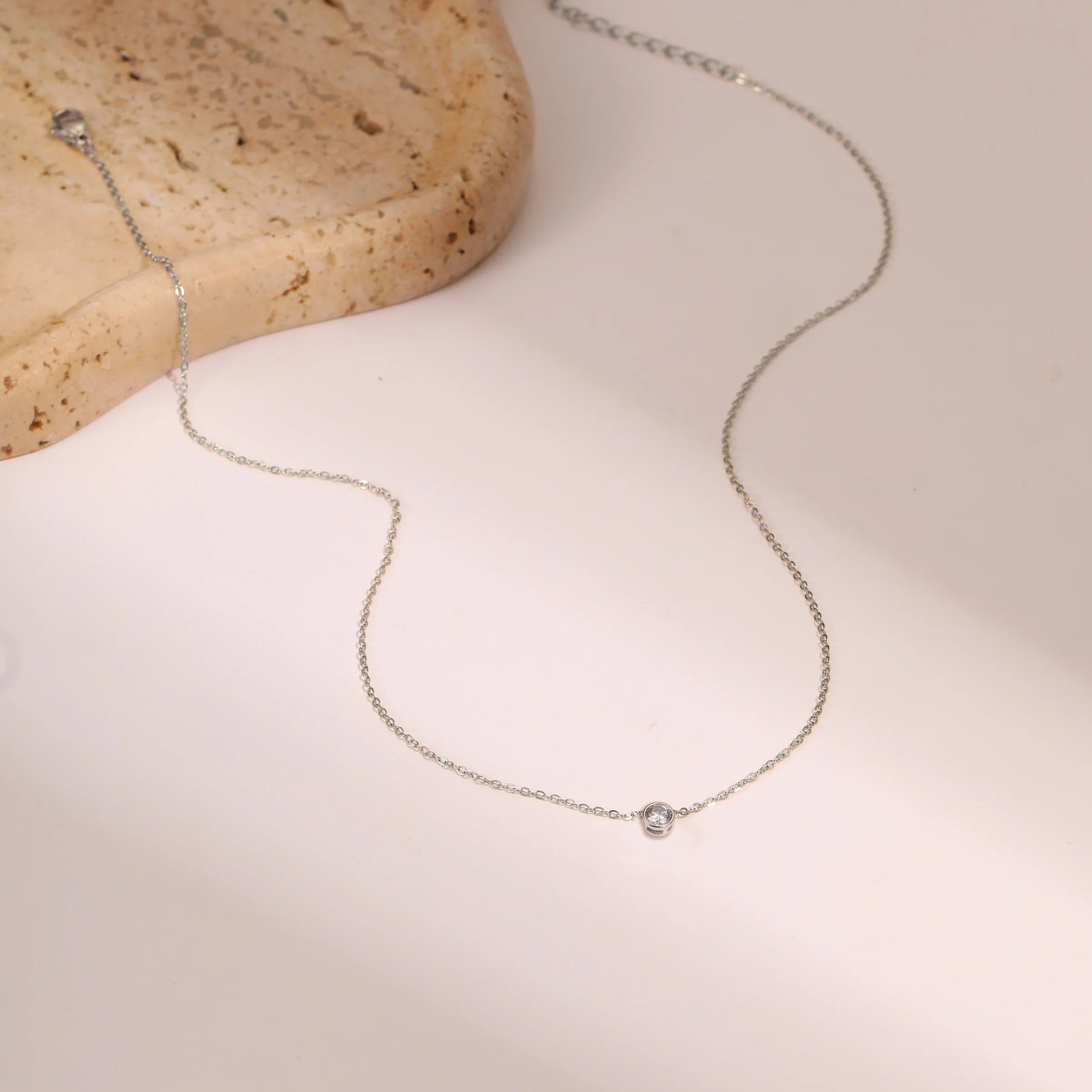 18K Gold Teardrop Shape Single Stone Necklace Zirconia One Stone Diamond Water Drop Necklace