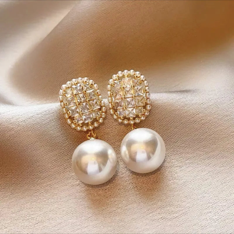 Pearl Diamond Drop Earrings Vintage Baroque Commuter Accessorized Fashion Earrings