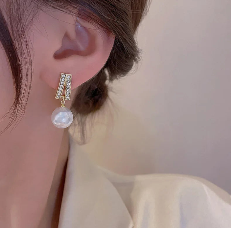 Pearl Earrings Women Diamond Ball Dangle Earrings Simple Exquisite Pearl Statement Stud Earring Gold Plated