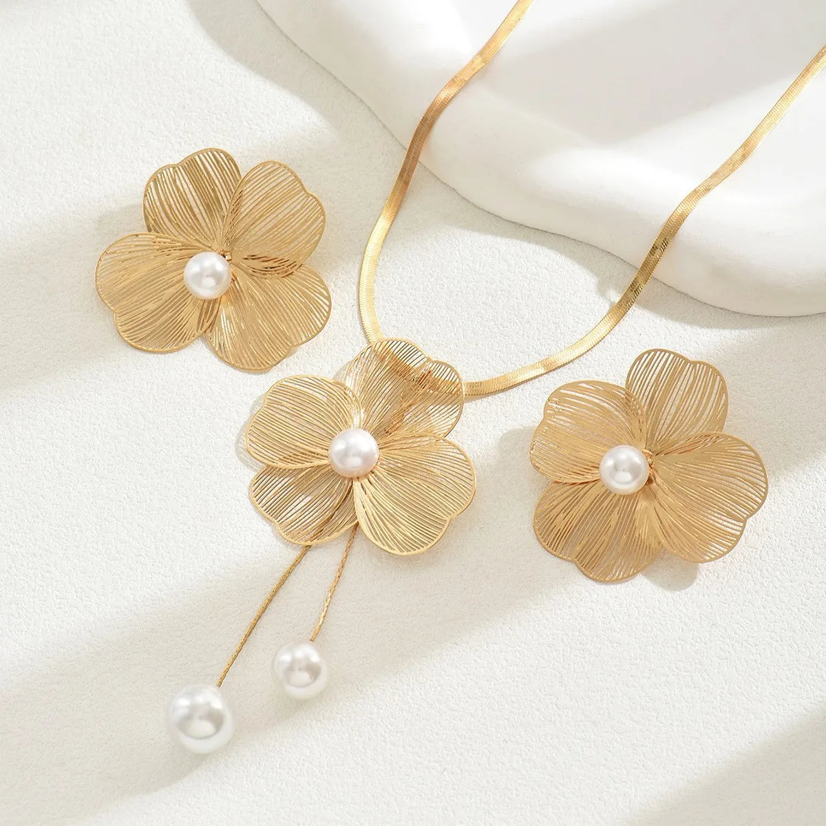 Flower Pearl Set Necklace Ring Earring Fashionable Simple Design For Women Parties