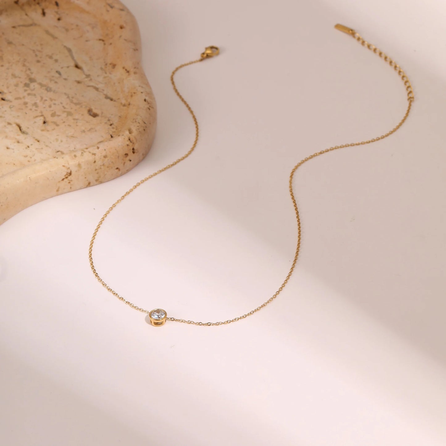 18K Gold Teardrop Shape Single Stone Necklace Zirconia One Stone Diamond Water Drop Necklace