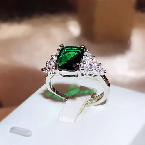 Load image 1 in gallery view. Elegant Vintage Beautiful Square Shape Green Gem Rings
