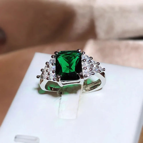 Load image 1 in gallery view. Elegant Vintage Beautiful Square Shape Green Gem Rings