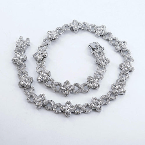 Load image 1 in gallery view. Elegant Silver white diamond Four-leaf Clover 8-character Natural Stone Necklace