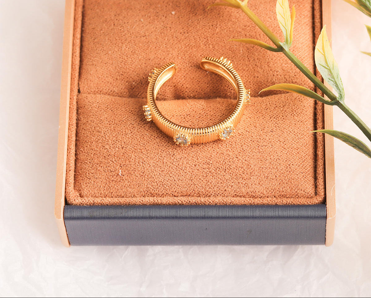 18K Gold Brushed Snowflake Zircon Ring | Elegant Women’s Jewelry