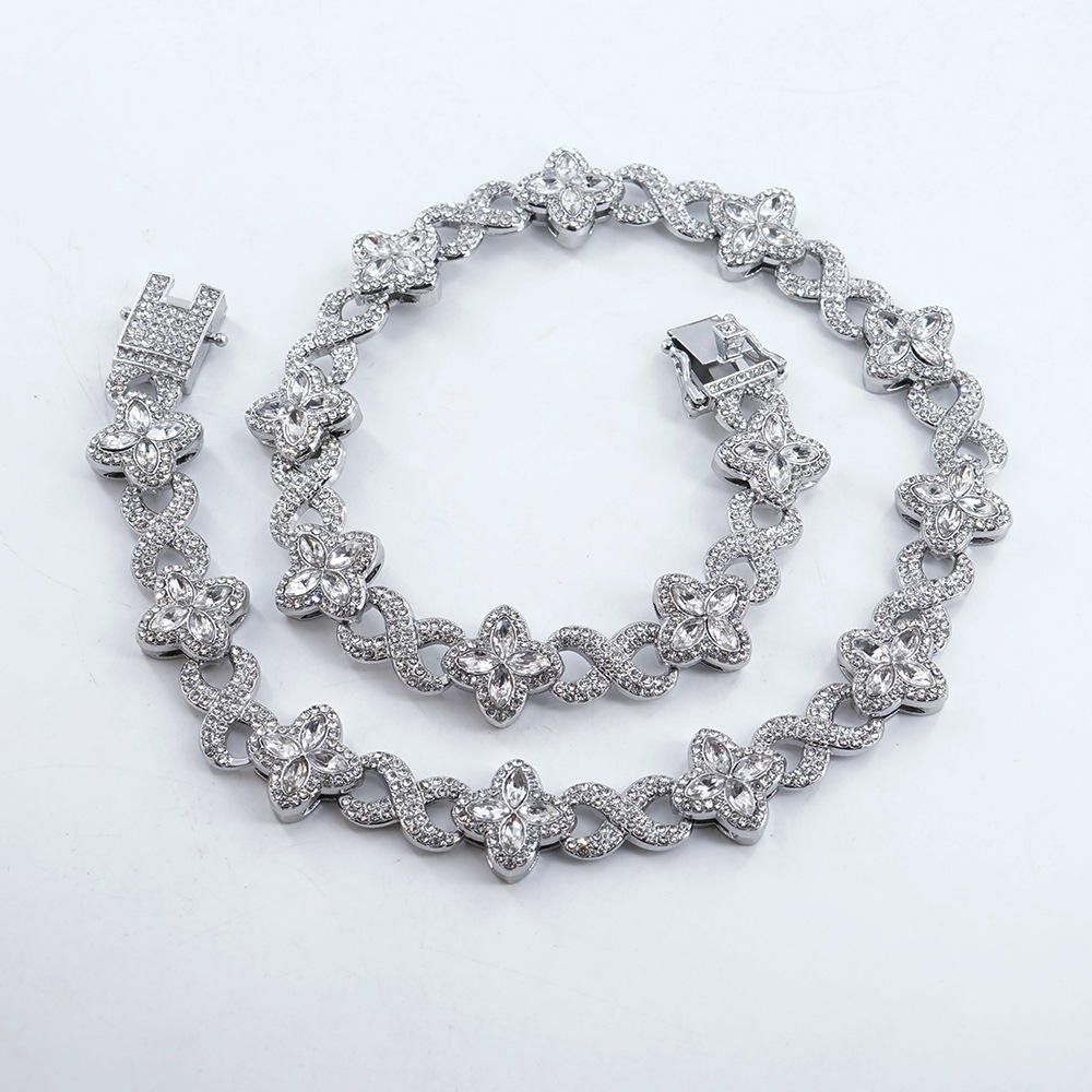 Elegant Silver white diamond Four-leaf Clover 8-character Natural Stone Necklace